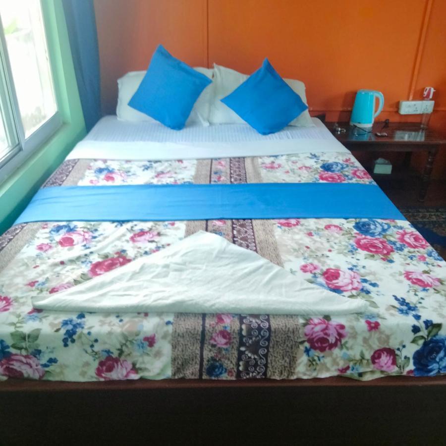 Hotel Tiger Tops Sauraha Exterior photo