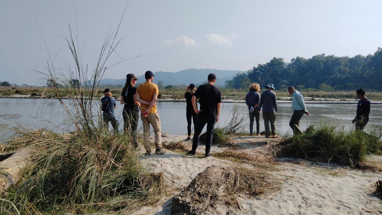 Hotel Tiger Tops Sauraha Exterior photo