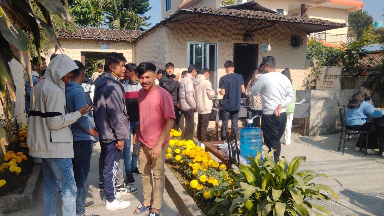 Hotel Tiger Tops Sauraha Exterior photo