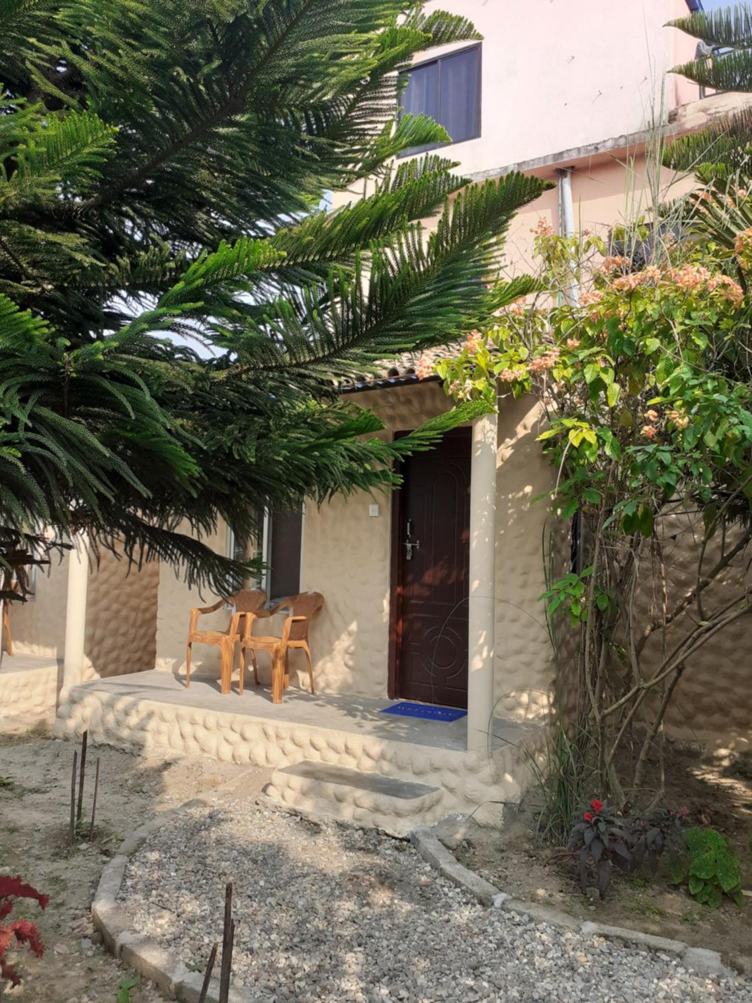 Hotel Tiger Tops Sauraha Exterior photo
