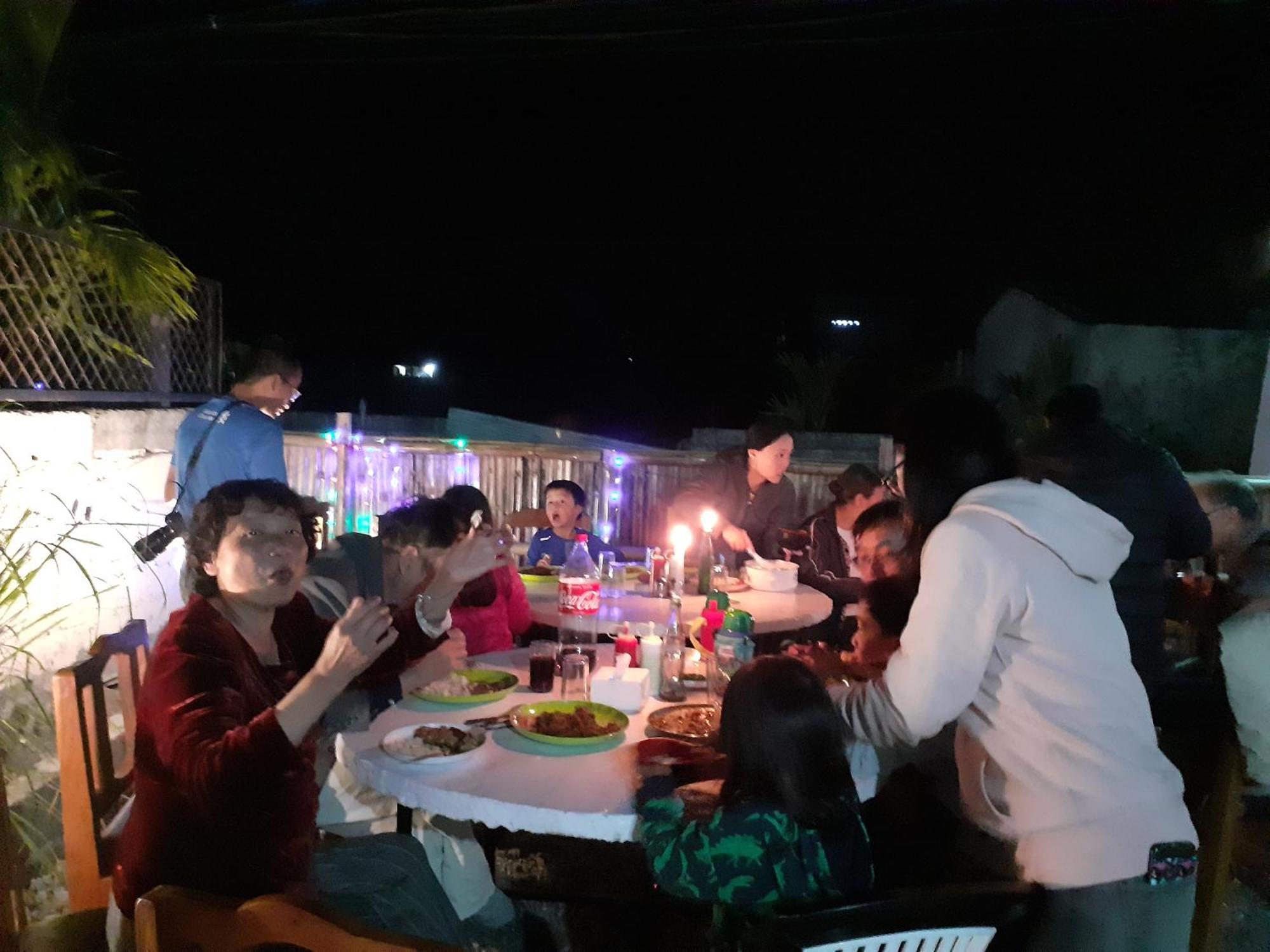 Hotel Tiger Tops Sauraha Exterior photo